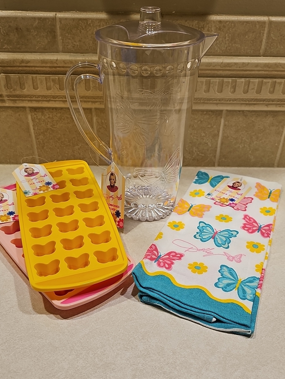 Dolly Parton 2qt. Butterfly Pitcher With Butterfly Ice Trays & Kitchen Towel